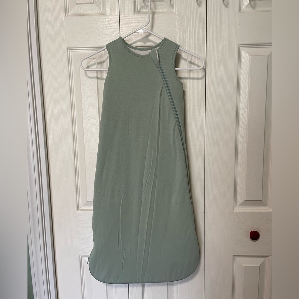Kyte baby sleepsack, size medium, 2.5 tog, sage green